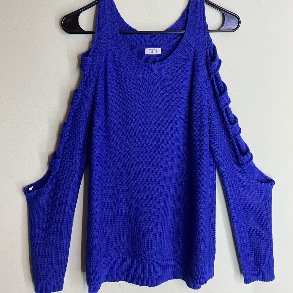 Knit sweater with distressed arm detail